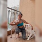 Kavya Thapar Instagram - Swipe to see how quickly my post workout photoshoot evolved 😂😋🐶 #naira #polar #cotton #mybabies #boxers #boxersofinstagram 🌎🌝❤️ Mumbai, Maharashtra