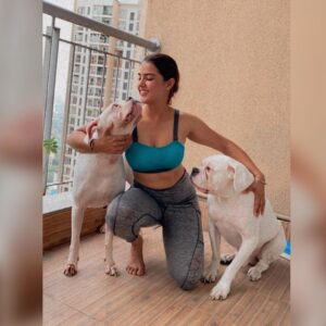 Kavya Thapar Instagram - Swipe to see how quickly my post workout photoshoot evolved 😂😋🐶 #naira #polar #cotton #mybabies #boxers #boxersofinstagram 🌎🌝❤️ Mumbai, Maharashtra