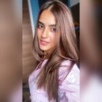 Kavya Thapar Instagram - हुन मैं बस तेनु तक़दी फिरा … 🌸 #nofilter #ilovepink #blushpink 🎀🥰 Mumbai, Maharashtra