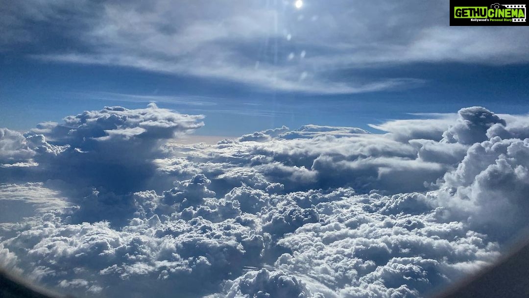 Kavya Thapar Instagram - Sea of clouds you see .. ☁️🌊 #naturesbeauty #natureart #clouds #beautyiseverywhere