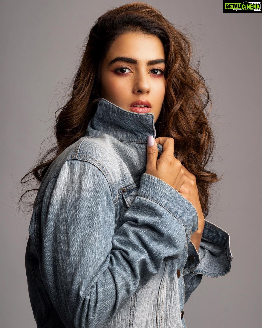 Kavya Thapar Instagram - Throwin’ sass around like confetti 💁🏻♀️ India