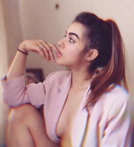 Kavya Thapar Instagram - Looking at you looking at me, Thinking about us, Thinking about me 🌸 #ilovepink #thinkpink #blushpink 🎀
Shot by my fav @jayeshsachdev 💕