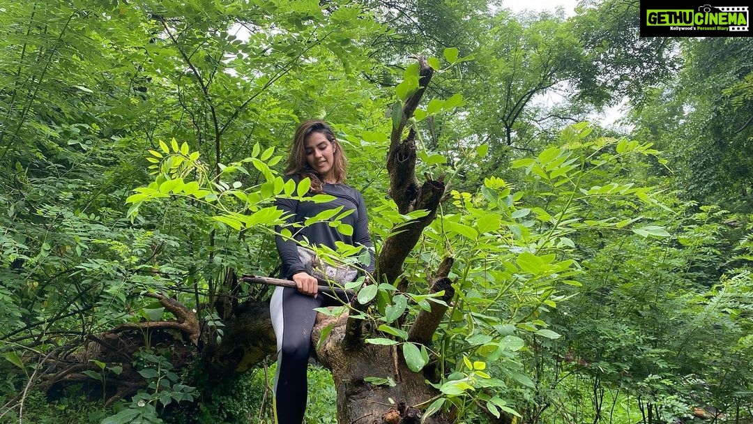 Kavya Thapar Instagram - Come in concrete world, we’ve found home and we ain’t coming back 🌳💚 #natureschild #junglelife Mumbai, Maharashtra