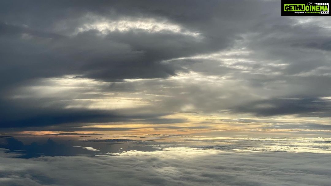 Kavya Thapar Instagram - Sea of clouds you see .. ☁️🌊 #naturesbeauty #natureart #clouds #beautyiseverywhere