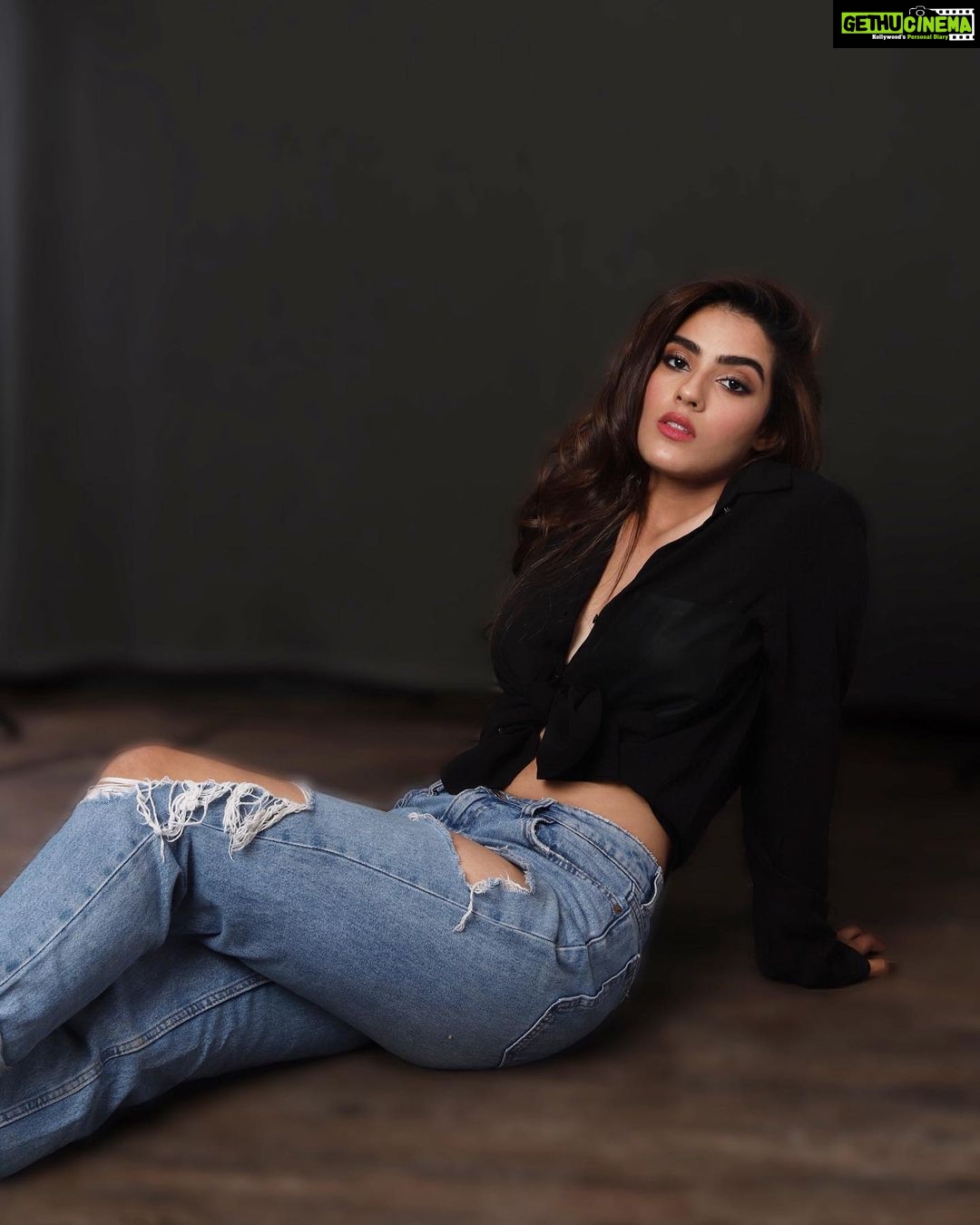 Kavya Thapar Instagram - Definitely, maybe. 🏴☠️ #blacklove India