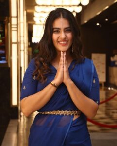 Kavya Thapar Instagram - Reigning my love for the timeless classic #saree 6 yards of elegance! 🌸 India
