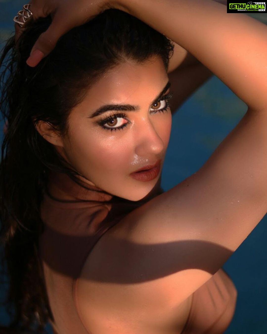 Kavya Thapar Instagram - Today is one of those days when I reaaalllyy want to jump into a pool #throwback #summervibes #poolbaby India