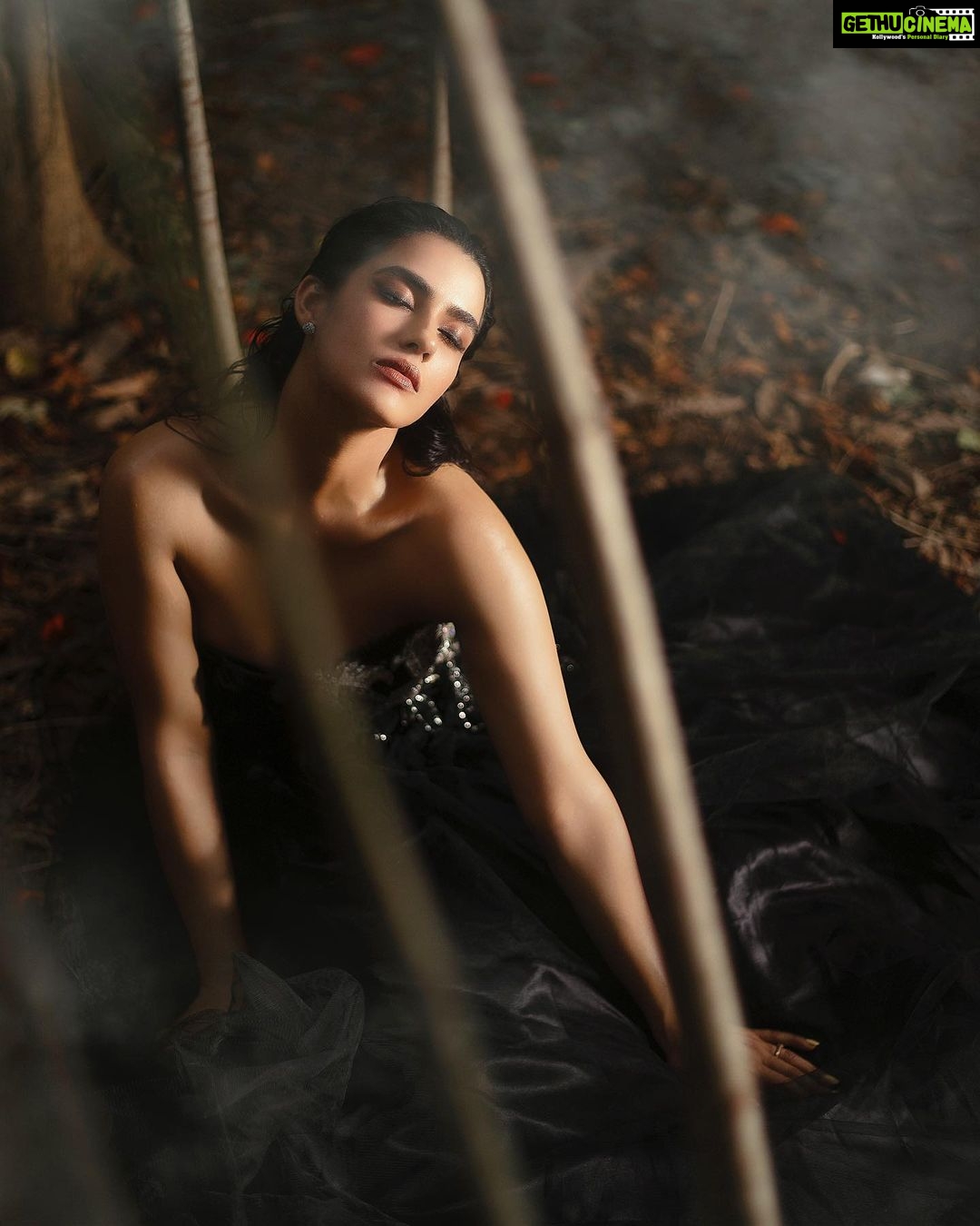Kavya Thapar Instagram - ♾ HMUA | @@sukbagasramua Outfit by | @zeel_ritu_agarwal Designer | @zeel_agarwal Photography & Film | @studiodenz Production | @shootkidukaan Creative Director | @ankitamaheshwaridesign . . . . . . . . . . . . . . . . . . . . . . . . . . . . #actress #model #fashion #photography #cute #happy #photoshoot #instadaily #funny #fashionmodel #instagood #instadaily #potrait #instagram #trend #lifestyle #insta #music #bollywood #picoftheday #movies #kavyathapar #kavyathapar20 #look #lookbook #style #smile #loveyourself #ootd #ootdindia #eve Mumbai, Maharashtra