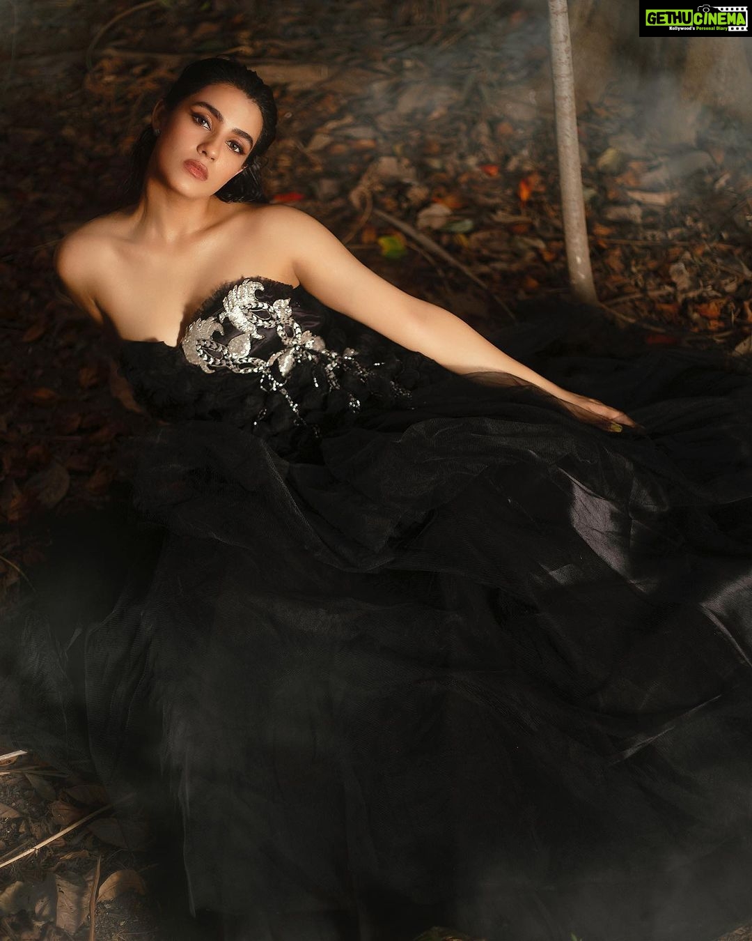 Kavya Thapar Instagram - “ EVE “ HMUA | @@sukbagasramua Outfit by | @zeel_ritu_agarwal Designer | @zeel_agarwal Photography & Film | @studiodenz Production | @shootkidukaan Creative Director | @ankitamaheshwaridesigns . . . . . . . . . . . . . . . . . . . . . . . . . . . . . #actress #model #fashion #photography #cute #happy #photoshoot #instadaily #funny #fashionmodel #instagood #instadaily #potrait #instagram #trend #lifestyle #insta #music #bollywood #picoftheday #movies #kavyathapar #kavyathapar20 #look #lookbook #style #smile #loveyourself #ootd #whatimwearing #ootdindia Mumbai, Maharashtra