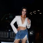 Kavya Thapar Instagram - I am filled with eternal gratitude and pure bliss THANK YOU THANK YOU THANK YOU !! 🪷🙏 Just the second day of promotions and it was Wiiiild !! This is precisely why and what we all have worked sooooo so so hard for .. to be appreciated and accepted by you all like this, to be showered with such massive enthusiasm and support is already a win. This is nothing short of a blessing for me 🥹💕 Pate ki baat toh ye hai ki agar aap sab ko #MiddleClassLove ka sirf trailer dekh ke itna mazza aaya toh socho puri movie dekh ke aap sab ka haal kya hone wala hai cause we toh cannot wait to surprise you all with everything we have in store and knowing what we are going to present with this movie, the excitement exceeds my containment heights. For now all I can say is guys have faith there’s A LOT more where that came from. Aap sab ka tahe dil se shukriya dosto 💕 Coming soon on the 16th September 2022 to give you all a ride of entertainment, laughter, and emotions, in the nearest theatres to you 🌷 Trailer Link in bio 🥰 @ratnabsinha @anubhavsinhaa @pritkamani @eishasingh #ManojPahwa @sapnasand22 @bhumikadedhia @omi_my.homie @khan_junaid_official @realhimesh @dhrubdubey @sagarrshirgaonkar @benarasmediaworks @zeestudiosofficial @zeemusiccompany 🌷 Hmu | @taskeen_c @fauziya_glamup @tapsi_makeup 💕 Styled by yours truly.. Me 🙈💕 India