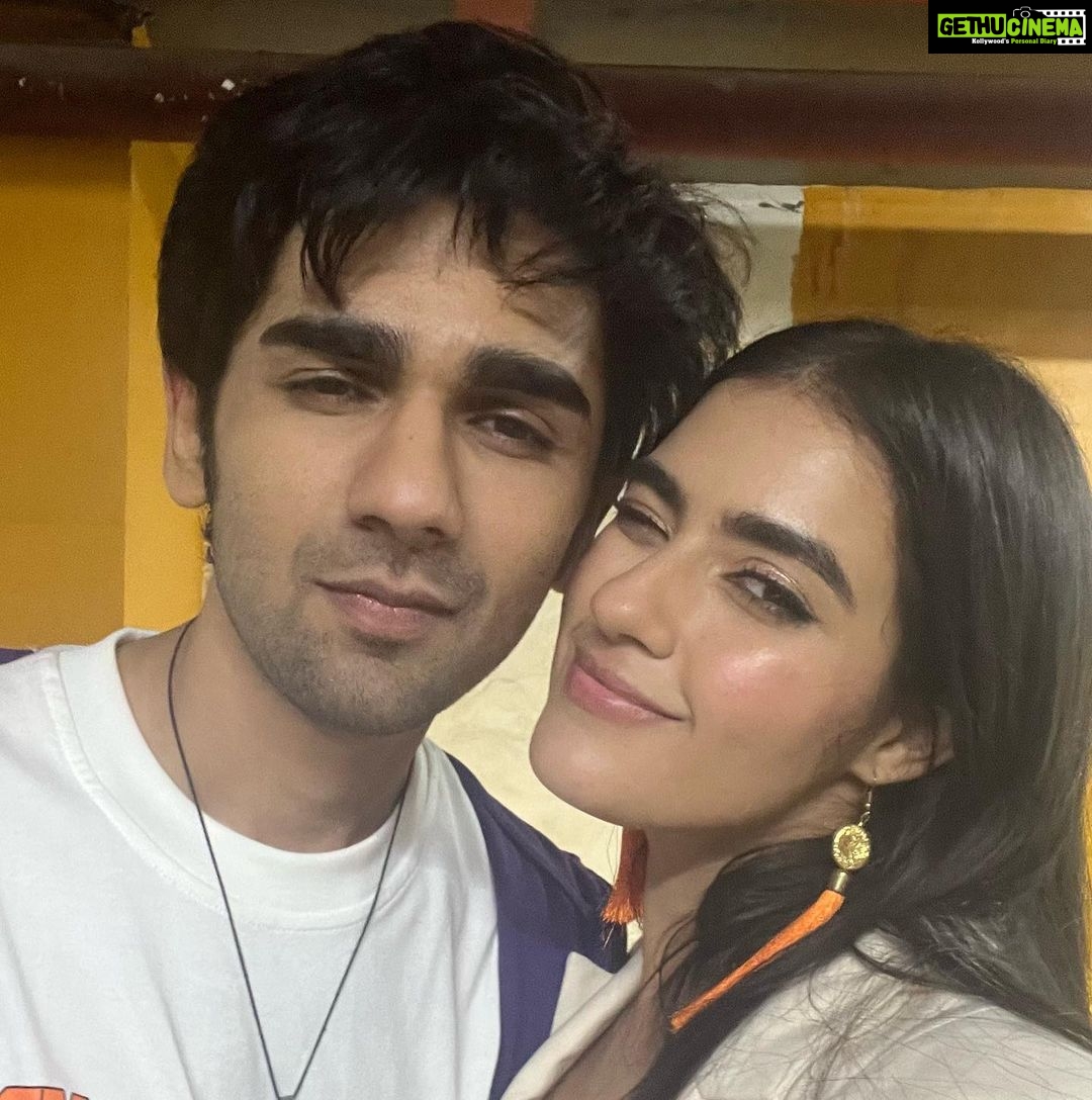 Kavya Thapar Instagram - I am filled with eternal gratitude and pure bliss THANK YOU THANK YOU THANK YOU !! πͺ·π Just the second day of promotions and it was Wiiiild !! This is precisely why and what we all have worked sooooo so so hard for .. to be appreciated and accepted by you all like this, to be showered with such massive enthusiasm and support is already a win. This is nothing short of a blessing for me π₯Ήπ Pate ki baat toh ye hai ki agar aap sab ko #MiddleClassLove ka sirf trailer dekh ke itna mazza aaya toh socho puri movie dekh ke aap sab ka haal kya hone wala hai cause we toh cannot wait to surprise you all with everything we have in store and knowing what we are going to present with this movie, the excitement exceeds my containment heights. For now all I can say is guys have faith thereβs A LOT more where that came from. Aap sab ka tahe dil se shukriya dosto π Coming soon on the 16th September 2022 to give you all a ride of entertainment, laughter, and emotions, in the nearest theatres to you π· Trailer Link in bio π₯° @ratnabsinha @anubhavsinhaa @pritkamani @eishasingh #ManojPahwa @sapnasand22 @bhumikadedhia @omi_my.homie @khan_junaid_official @realhimesh @dhrubdubey @sagarrshirgaonkar @benarasmediaworks @zeestudiosofficial @zeemusiccompany π· Hmu | @taskeen_c @fauziya_glamup @tapsi_makeup π Styled by yours truly.. Me ππ India