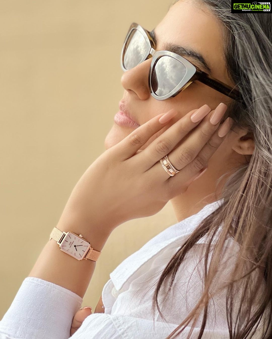 Kavya Thapar Instagram - @danielwellington ’s End of Season Sale is now live! YES, you read that right. Check out their exciting sale of up to 30% off on selected watches and use my code “KAVYA15” to get extra 15% off on their website ⌚️❤️ #ad #danielwellington #dwindia Mumbai, Maharashtra