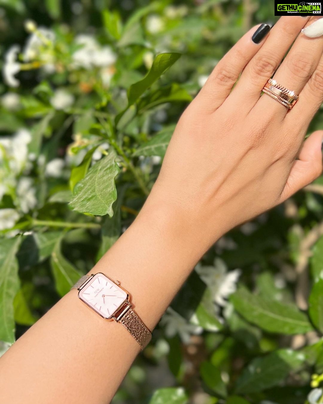 Kavya Thapar Instagram - Everyday start with the details. Style the classic @danielwellington watches to elevate your everyday looks. Discover the full collection of Watches & Accessories from their website and get 15% off with my code KAVYA15 💕 #Danielwellington #collaboration #ad #dwindia 🌸 Mumbai, Maharashtra