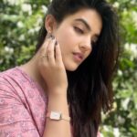Kavya Thapar Instagram - Everyday start with the details. Style the classic @danielwellington watches to elevate your everyday looks. Discover the full collection of Watches & Accessories from their website and get 15% off with my code KAVYA15 💕 #Danielwellington #collaboration #ad #dwindia 🌸 Mumbai, Maharashtra