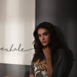 Kavya Thapar Instagram - Eid ka chand aap sabhi ke liye .. #eidmubarak 🌙☺️ Swipe for clear view of the 🌕 Hair and makeup by @sakbagasramua Styled by @kaurseerat Shot by @studiodenz . . . . . . . . . . . . . . . . . . . . . . . . . . . . . #actress #model #fashion #photography #cute #happy #photoshoot #instadaily #funny #instagood #instadaily #potrait #instagram #trend #lifestyle #insta #music #bollywood #picoftheday #movies #kavyathapar #kavyathapar20 #look #lookbook #style #smile #loveyourself #ootd #whatimwearing #ootdindia Mumbai, Maharashtra