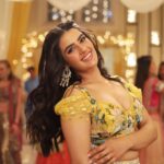 Kavya Thapar Instagram - Big shoutout to my awesome team for doing an absolute stellar job every time, love you guys 💛🌟 Hair @sakbagasramua 💛 Makeup @arvindmakeupartist00 💛 Styled @kaurseerat 💛 @runwaylifestyl @varunkatoch06 🌻 . . . . . . . . . . . . . . . . . . . . . . . . . . . . #actress #model #fashion #photography #cute #happy #photoshoot #instadaily #funny #fashionmodel #instagood #instadaily #instablackandwhite #instagram #trend #lifestyle #insta #music #bollywood #modellife #movies #kavyathapar #kavyathapar20 #pictureoftheday #blackandwhite #color #happiness #music #song #newwork #gorachittarang Mumbai, Maharashtra