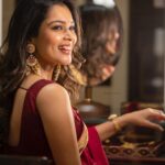 Keerthi shanthanu Instagram - புன்னகை 🥰✨ 📸 @saicharan__photographer For @tanishqjewellery @velacherytanishq blouse by @swapnaareddyofficial hairdo : @vyshalisundaram_hairstylist #smile #candid #jewellery #traditional