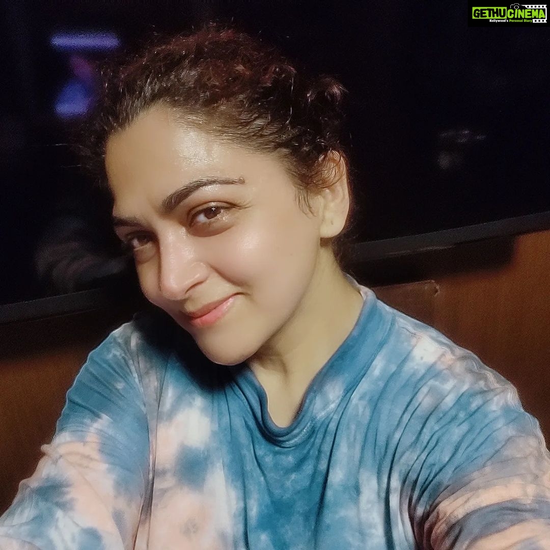 Kushboo Instagram - Health is wealth.. feels so good after my daily 50 mnts walk and workout. Never shy away from looking after yourself. Your biggest gift to yourself is a healthy body which gives a healthy mind and a very positive attitude. Find time for yourself. Eat healthy. #workouts #good Health #positivevibes #stayfit #dontquit