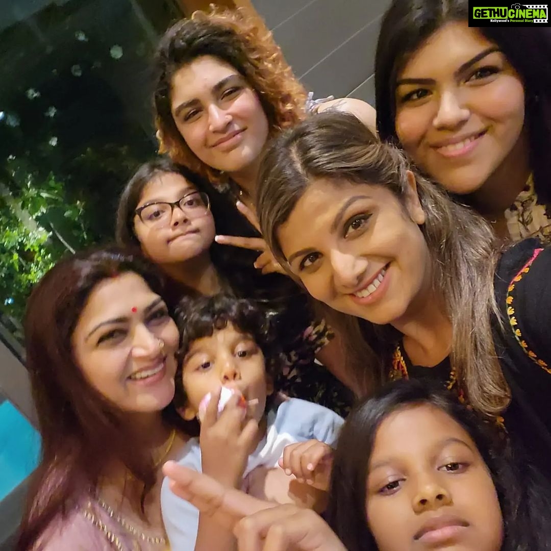 Kushboo Instagram - Nothing feels better than meeting old friends and sharing laughter over some sumptuous biryani. It means more when kids bond too. Such a beautiful eve spent with @rambhaindran_ and her kids in chennai at her beautiful home. Always a warm hearted person. Missed you #Indie. Let's catch up again soon. Love you Jaya. ❤️❤️❤️🤗🤗🤗💞💞💞🥰🥰🥰