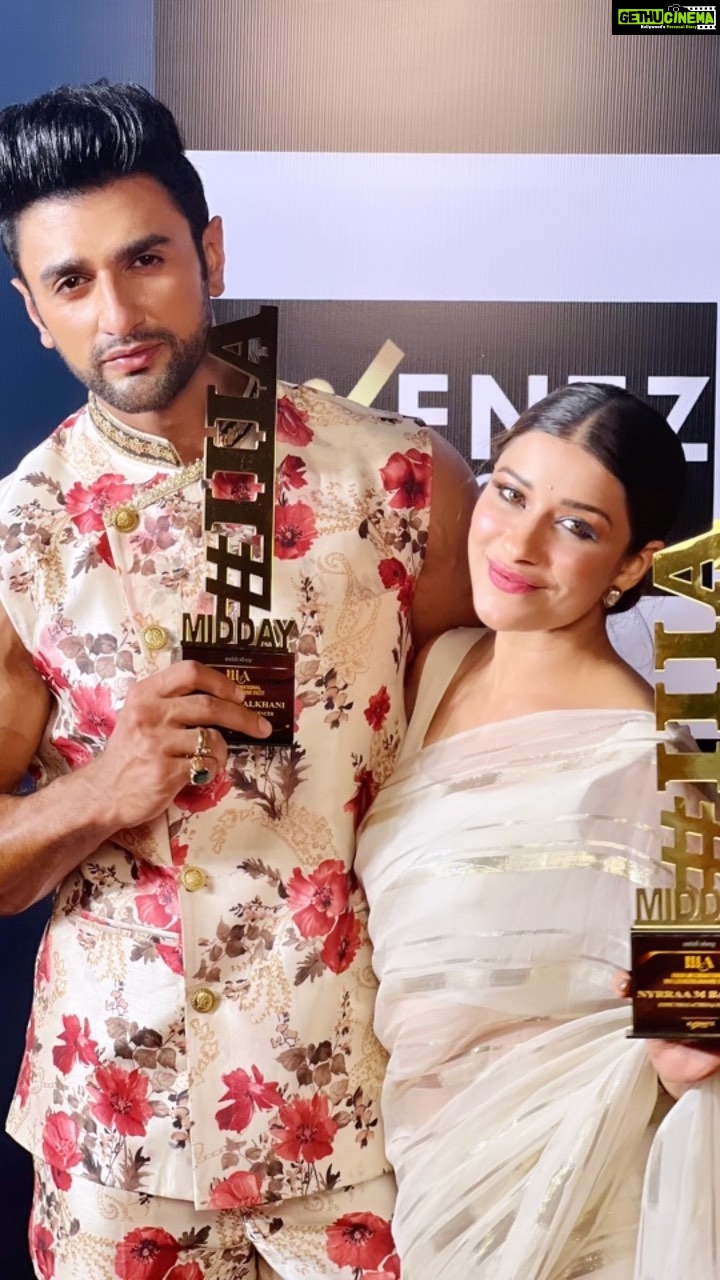 Madhuurima Instagram - Together we stand, together we fall, together we win and winners take all! 💥🔥🙏🏼🤗 Thank you to all the fans for this love and adoration! Every award is special and this one too indeed. Thank you @middayindia for this. Style and Fitness Male Icon 2022 and Iconic Indian Actress 2022 🔥 @iiiaward Outfit designed and Styled by @retesh_retesh Make up and Hair @makeupbypramod_sah #nishantmalkhani #nishantsinghmalkani #nyrabanerjee #indiainternationalinfluencerawards #mensfashion #mensfitness Duniya wale jalte rahe, hum chalte rahe! 😏💪🏻 Mumbai, Maharashtra