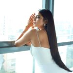 Malavika Mohanan Instagram - Going through a major whites & sparkles sartorial phase 🤷🏻‍♀️🤍 📸 @shivamguptaphotography Outfit @antithesis.in Hair @hairstylist_madhav Makeup @beautybypriyansha @priyanshasinghxo Assisted by @purvimakeoverss Multitasker extraordinaire @theitembomb Jewelry @mahesh_notandass