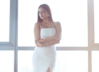 Malavika Mohanan Instagram - Thank you for ‘Social media sensation of the year’ @middayindia . Such a lovely evening I had with you yesterday 🤍✨ 📸 @shivamguptaphotography Outfit @antithesis.in Hair @hairstylist_madhav Makeup @beautybypriyansha @priyanshasinghxo Assisted by @purvimakeoverss Multitasker extraordinaire @theitembomb Jewelry @mahesh_notandass