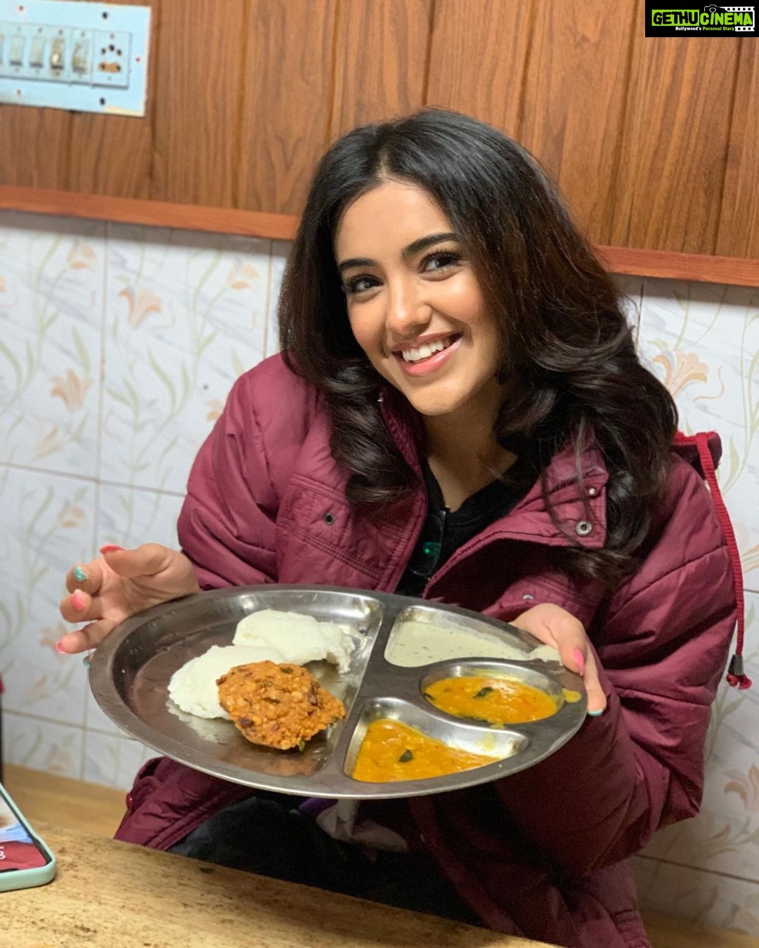 Malvika Sharma Instagram - How to make me happy: 1. make me food 2. buy me food 3. be food 4. food Ooty