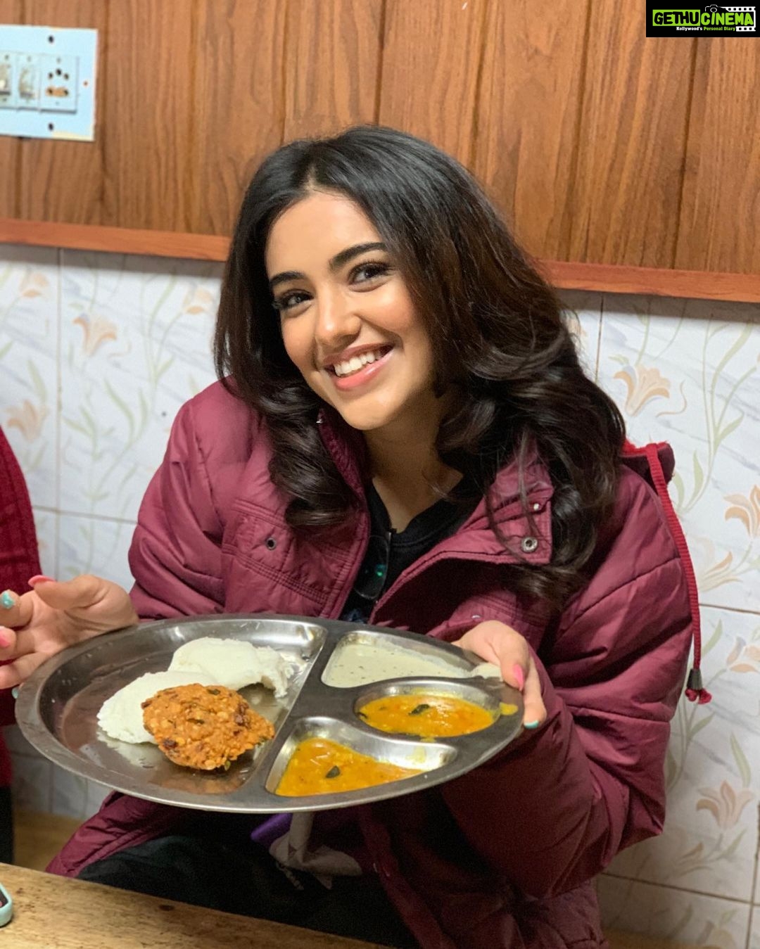 Malvika Sharma Instagram - How to make me happy: 1. make me food 2. buy me food 3. be food 4. food Ooty