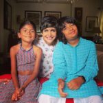 Mandira Bedi Instagram - Rakhee with the children 🥰. So many Rakhees.. so much love. ❤️❤️❤️❤️🧿And an unforgettable and busy day.!!#happyrakshabandhan #happyrakhi . . @ashishchowdhryofficial @samitabangargi @ruchinarain