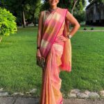 Mandira Bedi Instagram – The skies have cleared. The sun is shining again. 🔆 And I’m all set to host an event for @googleartsculture in a beautiful setting.. Wearing @anavila_m 💖
.
.
#saree #sareelove #googleartsandculture #newdelhi #event #ilovemyjob 🙏🏽 #nirbhaunirvair New Delhi