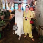 Manisha Koirala Instagram – Fabulous to have sis @samjhanaupretirauniar in Mumbai..💐💐💐 Mumbai, Maharashtra