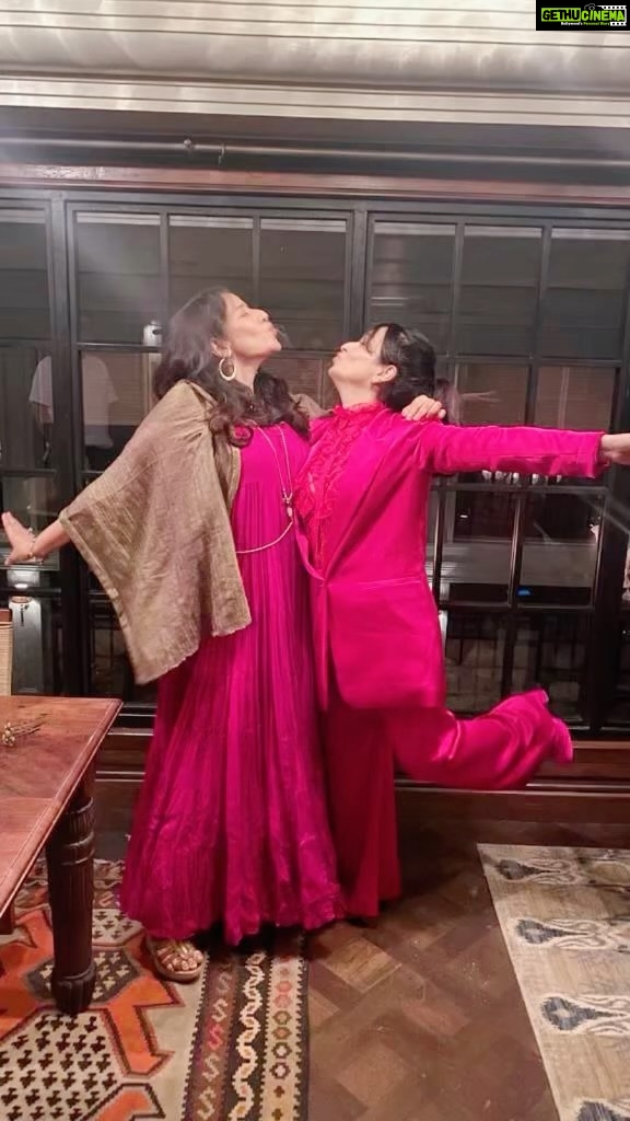 Manisha Koirala Instagram - Life is made of celebration of friendship .. #birthdaywishes Soho House Mumbai
