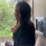 Meera Nandan Instagram - യാത്രക്കാരുടെ ശ്രദ്ധയ്ക്ക് 📢 🚂 . 🎥 @ajn.nef . #reels #indianrailways #travel #train #reelsinstagram #instareels #trainstagram