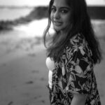 Meera Nandan Instagram - Life is never boring in BnW . 📸 @hazilmjalal @unnips @srindaa . #beach #happyweekend #friyay #love #throwback #kochi #memories #friday #weekend #chill #wind #beachlife #fortkochi #instagood Fort Kochi