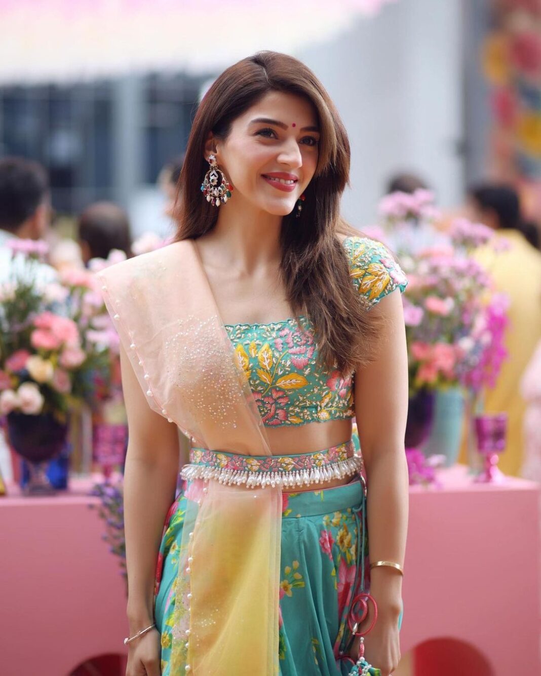 Mehrene Kaur Pirzada Instagram - 💐