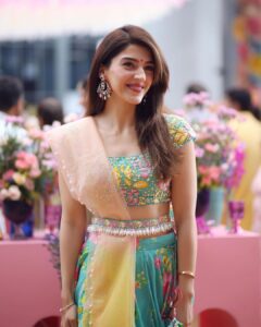 Mehrene Kaur Pirzada Instagram - 💐