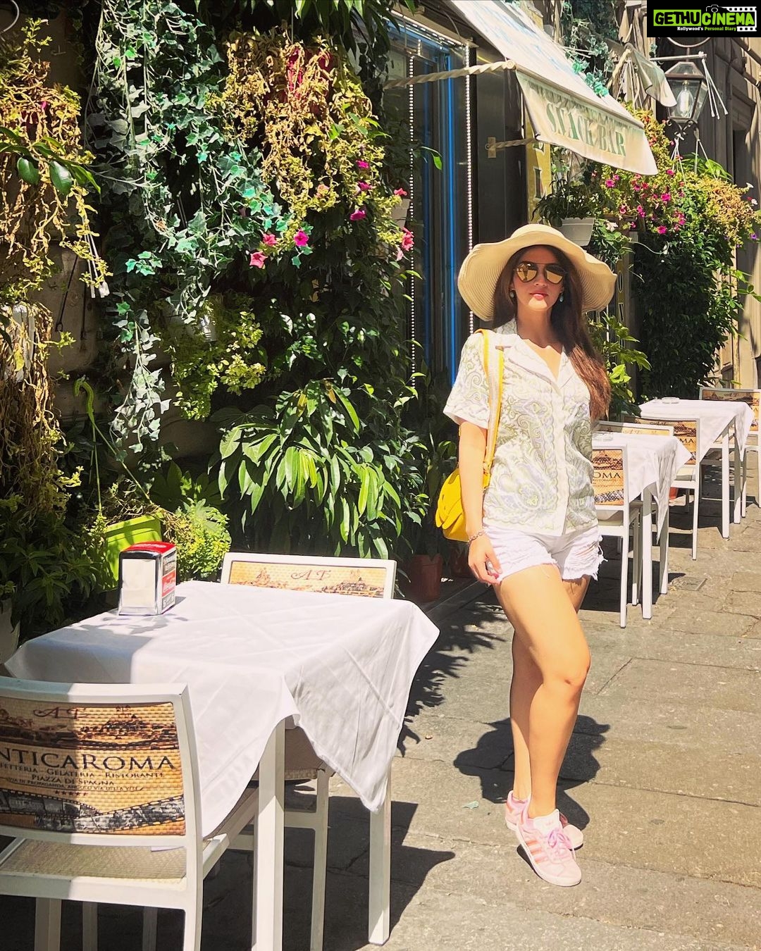 Mehrene Kaur Pirzada Instagram - ROMEing 🥰 Rome, Italy