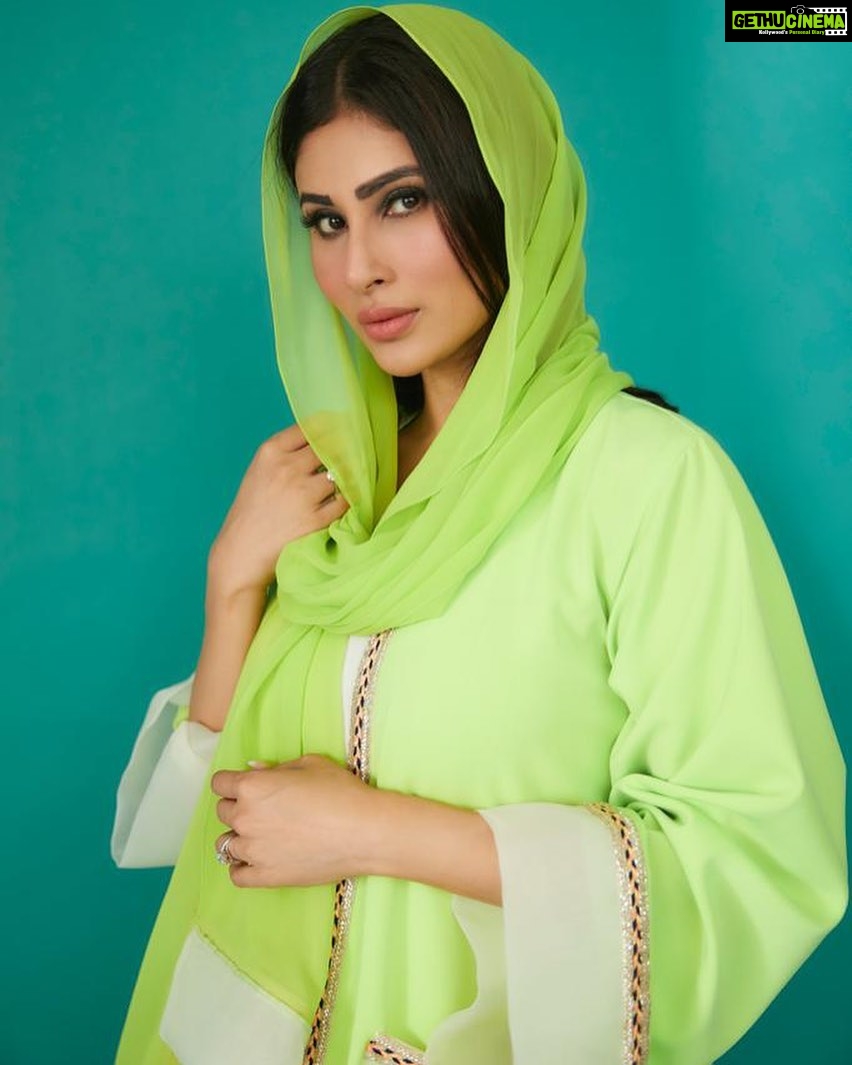 Mouni Roy Instagram - On your birthday proudly presenting @vw_abayas by @vanessabwalia Wishing you all the love & luck 🍀🧿 💚