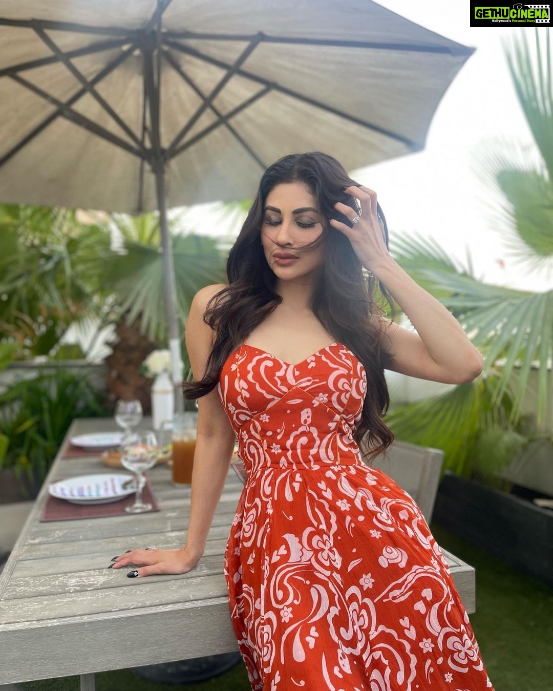 Mouni Roy Instagram - There’s no place like home ♥️ • • • • In @guaparesortwear Style my @rishika_devnani Dubai, United Arab Emiratesدبي