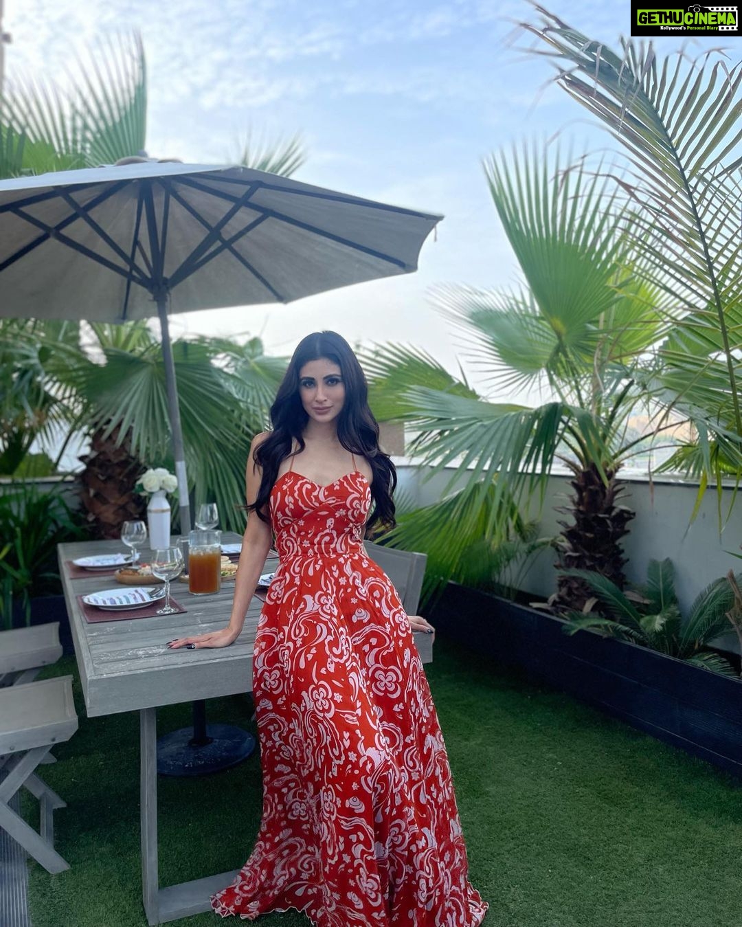 Mouni Roy Instagram - There’s no place like home ♥️ • • • • In @guaparesortwear Style my @rishika_devnani Dubai, United Arab Emiratesدبي