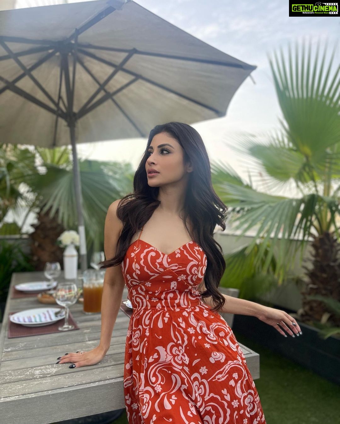 Mouni Roy Instagram - There’s no place like home ♥️ • • • • In @guaparesortwear Style my @rishika_devnani Dubai, United Arab Emiratesدبي