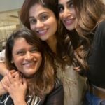 Mouni Roy Instagram - Here s to the fearless, confident, independent, lovable, rock solid woman & friend you are 🥂 To the person who’s the life of a party, one with all the amazing stories with a great sense of humour 🍻 Here’s to celebrating many more birthdays together 🍷 May you always live your life in a way that makes err’yday worth celebrating 🥳 Happy happy birthday Ro @rohiniyer LOVE YOU x