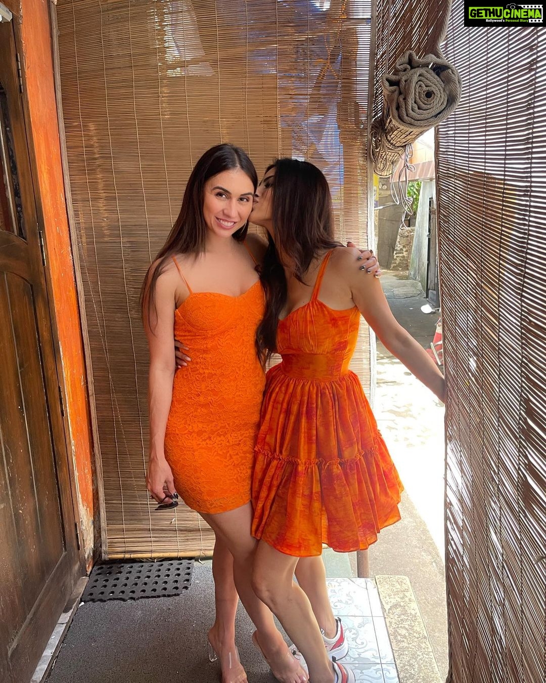 Mouni Roy Instagram - Absolutely no idea about how im twinning with my girl👀!!!!!!!! Of magic & love I guesss!!!!!!!!!!!!! • • • @laurengottlieb My 🍊 dress @labeladitihundia
