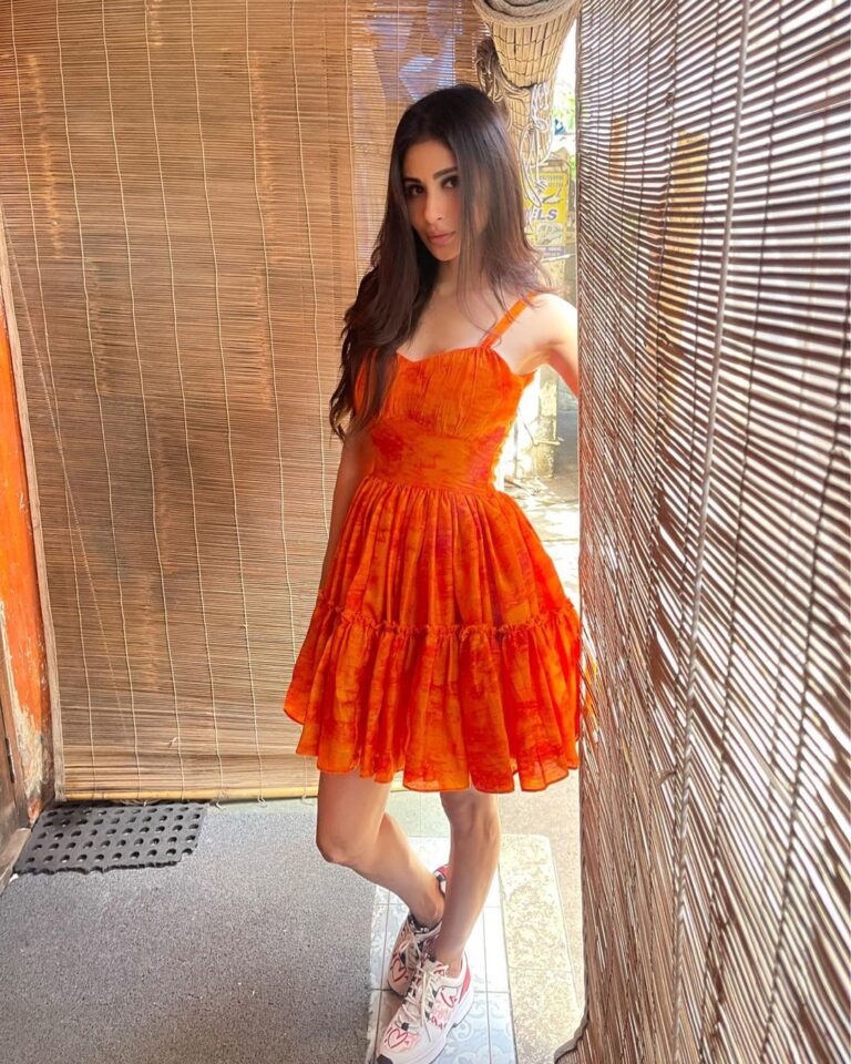 Mouni Roy Instagram - Absolutely no idea about how im twinning with my girl👀!!!!!!!! Of magic & love I guesss!!!!!!!!!!!!! • • • @laurengottlieb My 🍊 dress @labeladitihundia