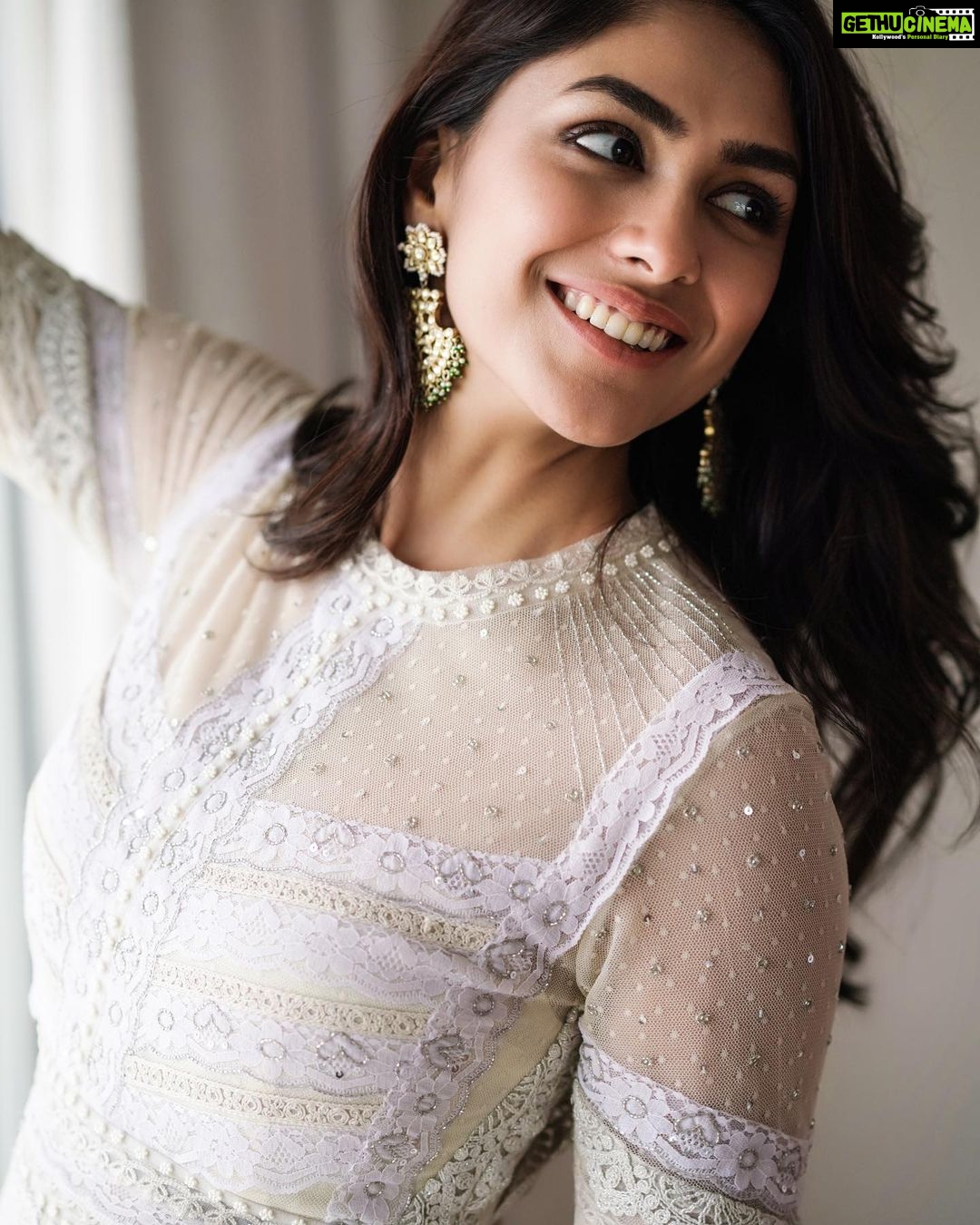 Mrunal Thakur Instagram - SITA 🦋 Styled by: @archamehta Outfit: @jade_bymk Jewellry: @amrapalijewels . Makeup: @missblenderr_ Hair: @deepalid10 Styling team: @ruchi.munoth @niha__varma Shot by: @sbk_shuhaib #sitaramam