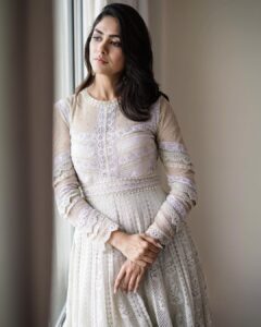 Mrunal Thakur Instagram - SITA 🦋 Styled by: @archamehta Outfit: @jade_bymk Jewellry: @amrapalijewels . Makeup: @missblenderr_ Hair: @deepalid10 Styling team: @ruchi.munoth @niha__varma Shot by: @sbk_shuhaib #sitaramam