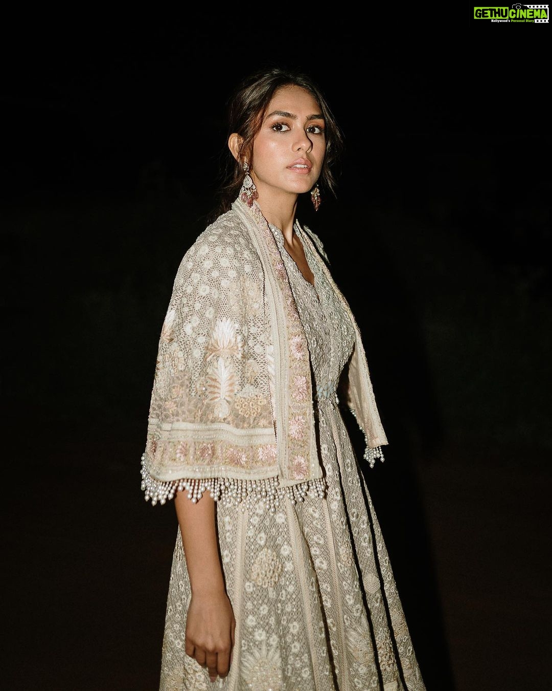 Mrunal Thakur Instagram - 🌻 Styled by: @archamehta Wearing: @taruntahiliani Jewellry: @jatinmorjewels Footwear: @aprajitatoorofficial . . Makeup: @missblenderr_ Hair: @deepalid10 Styling team: @ruchi.munoth @niha__varma Photos: nandivardhanreddy_