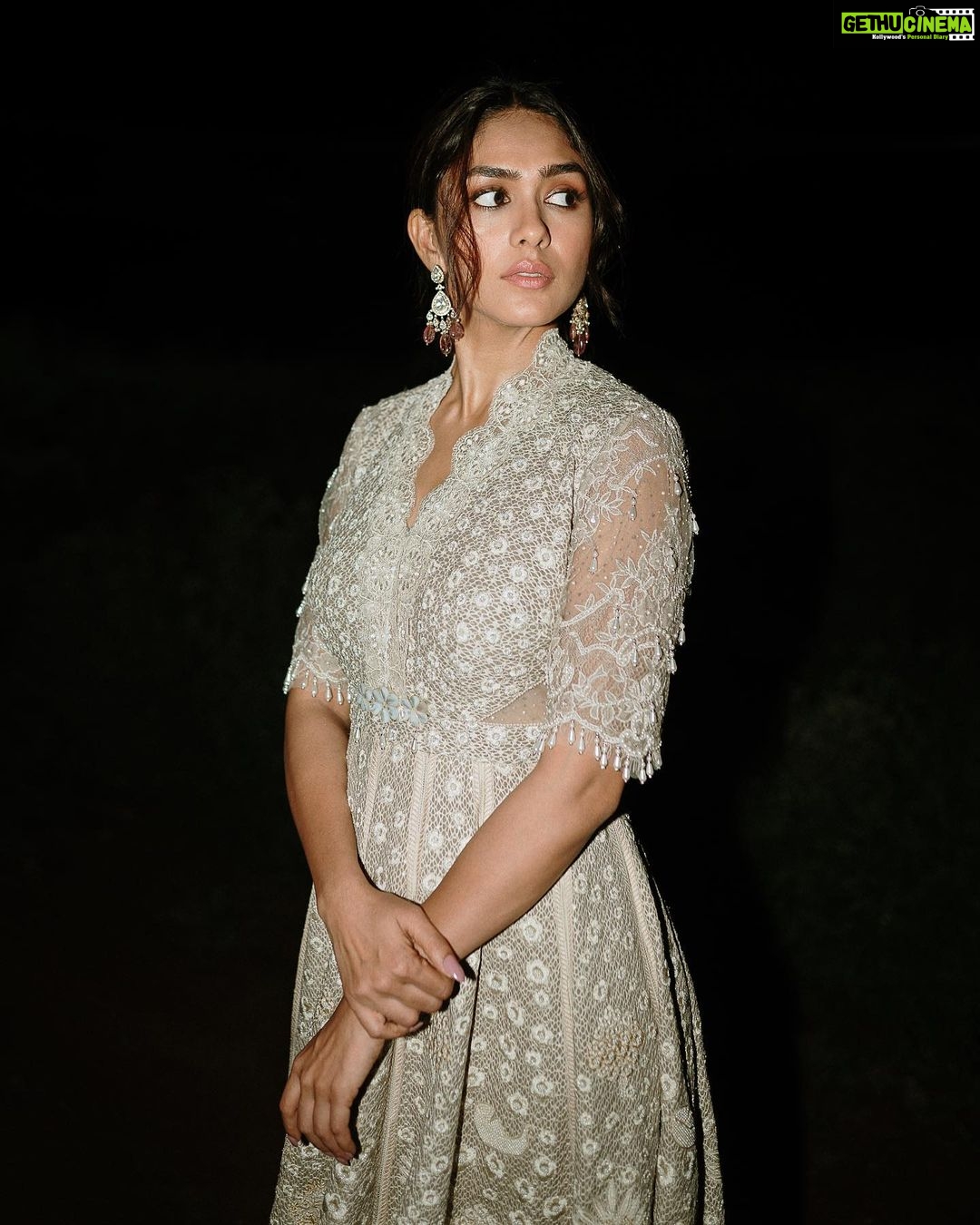 Mrunal Thakur Instagram - 🌻 Styled by: @archamehta Wearing: @taruntahiliani Jewellry: @jatinmorjewels Footwear: @aprajitatoorofficial . . Makeup: @missblenderr_ Hair: @deepalid10 Styling team: @ruchi.munoth @niha__varma Photos: nandivardhanreddy_