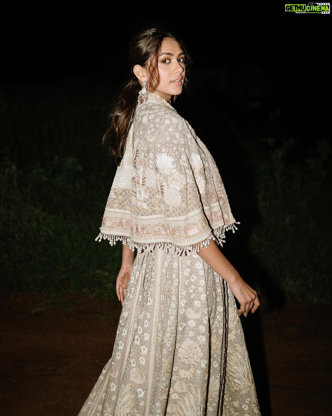 Mrunal Thakur Instagram - 🌻 Styled by: @archamehta Wearing: @taruntahiliani Jewellry: @jatinmorjewels Footwear: @aprajitatoorofficial . . Makeup: @missblenderr_ Hair: @deepalid10 Styling team: @ruchi.munoth @niha__varma Photos: nandivardhanreddy_