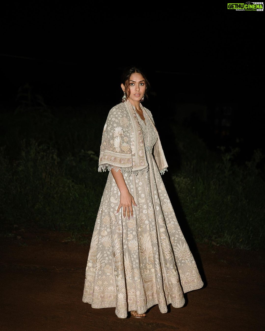 Mrunal Thakur Instagram - 🌻 Styled by: @archamehta Wearing: @taruntahiliani Jewellry: @jatinmorjewels Footwear: @aprajitatoorofficial . . Makeup: @missblenderr_ Hair: @deepalid10 Styling team: @ruchi.munoth @niha__varma Photos: nandivardhanreddy_